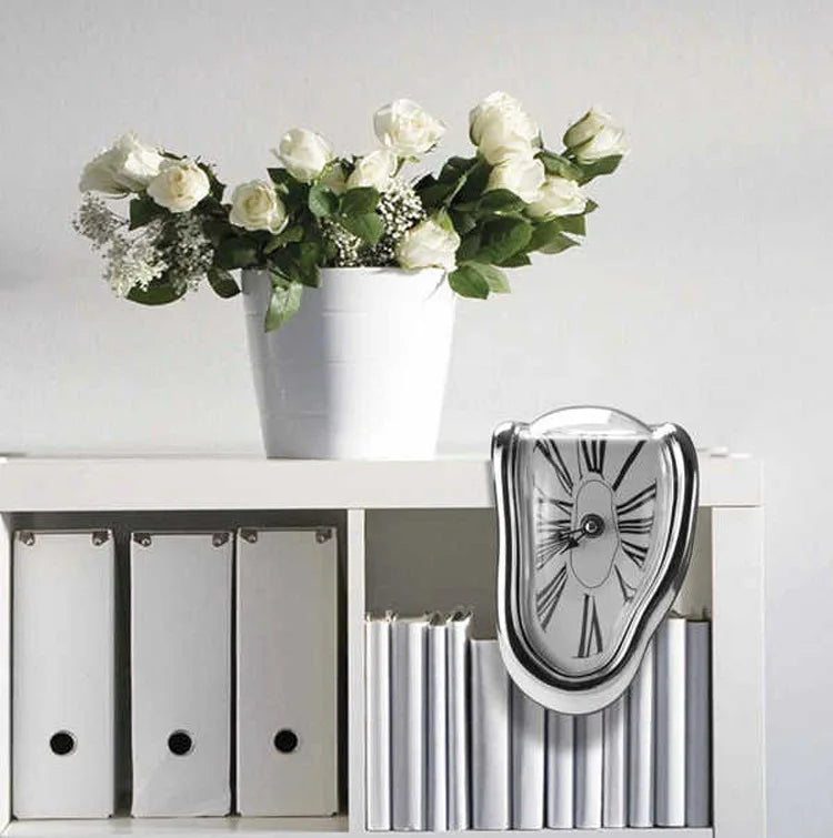 2024 New Novel Surreal Melting Distorted Wall Clocks Surrealist Salvador Dali Style Wall Decororation Home Garden Clock
